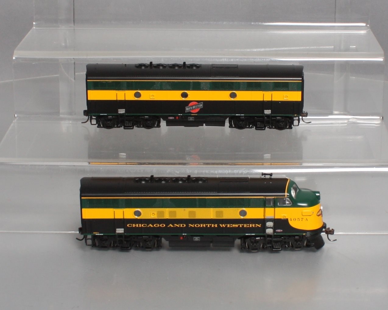 Athearn G2514 HO Scale Chicago & North Western F-3A/B Diesel Locomotive Set LN/Box
