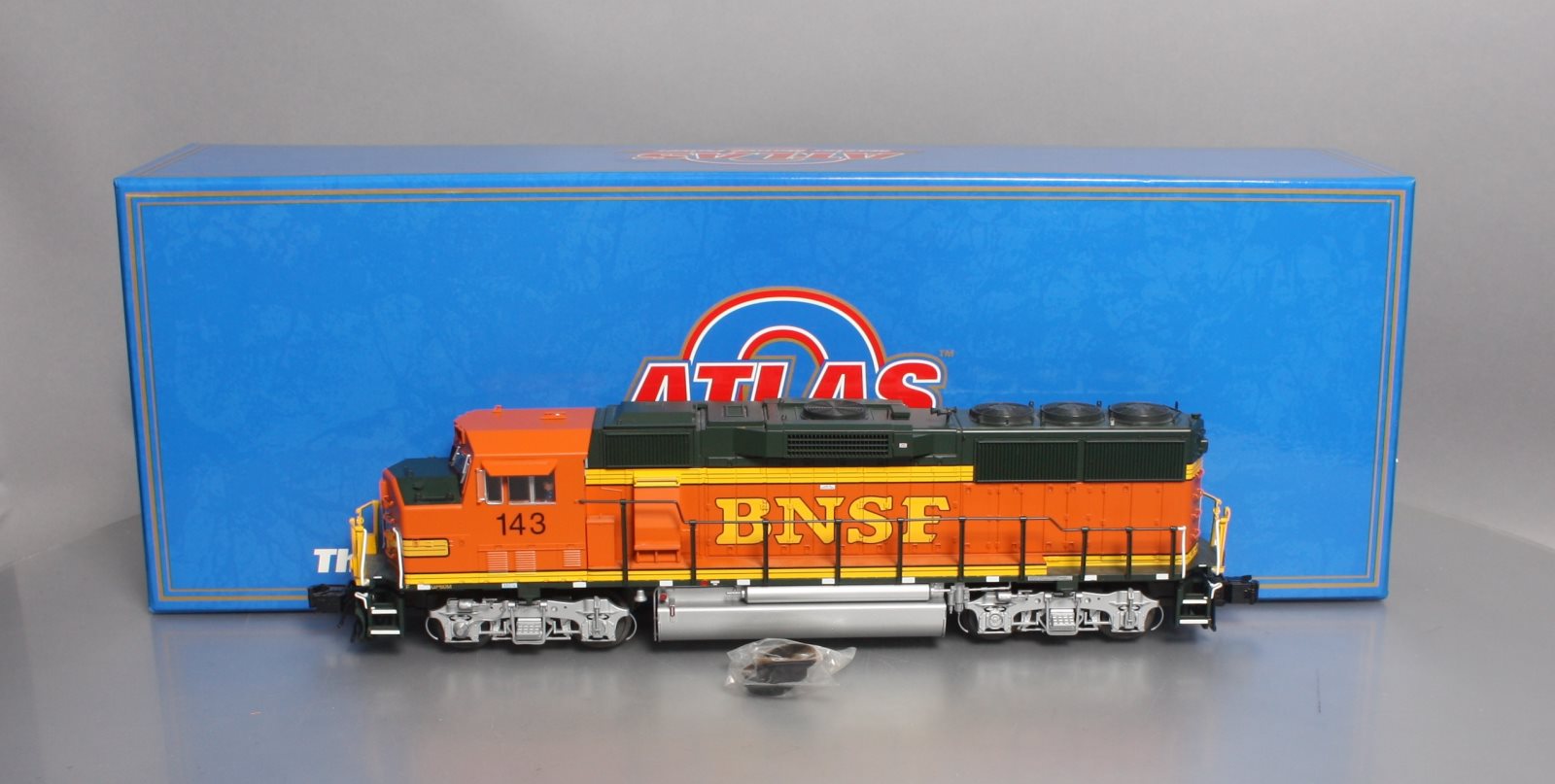 Atlas 1287-3 O BNSF Heritage Un-powered GP60M Diesel Locomotive #143 - 3-Rail EX/Box