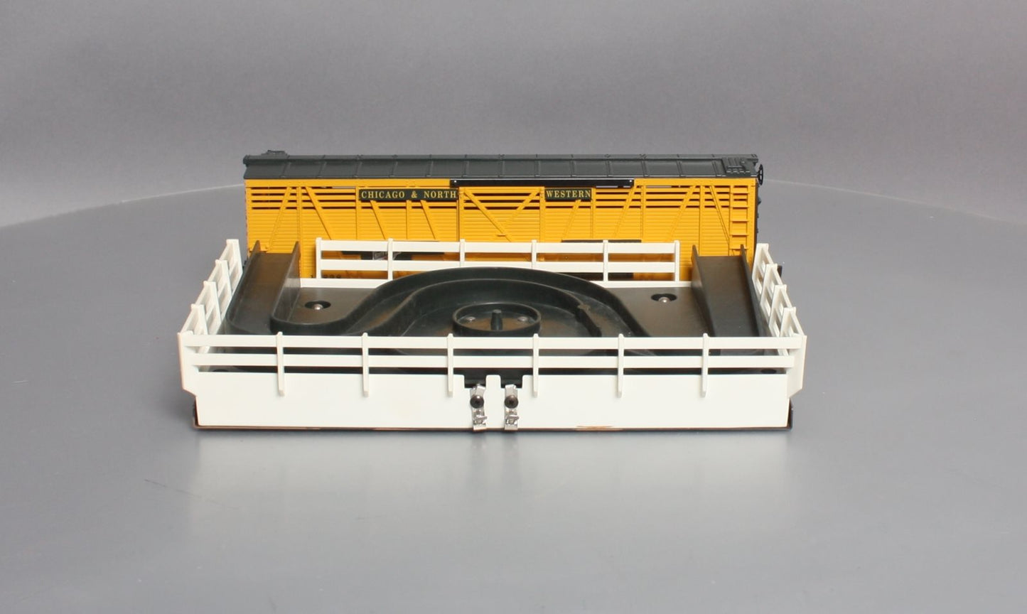 Lionel 6-19828 O Gauge C&NW Operating Cattle Car and Stockyard NIB
