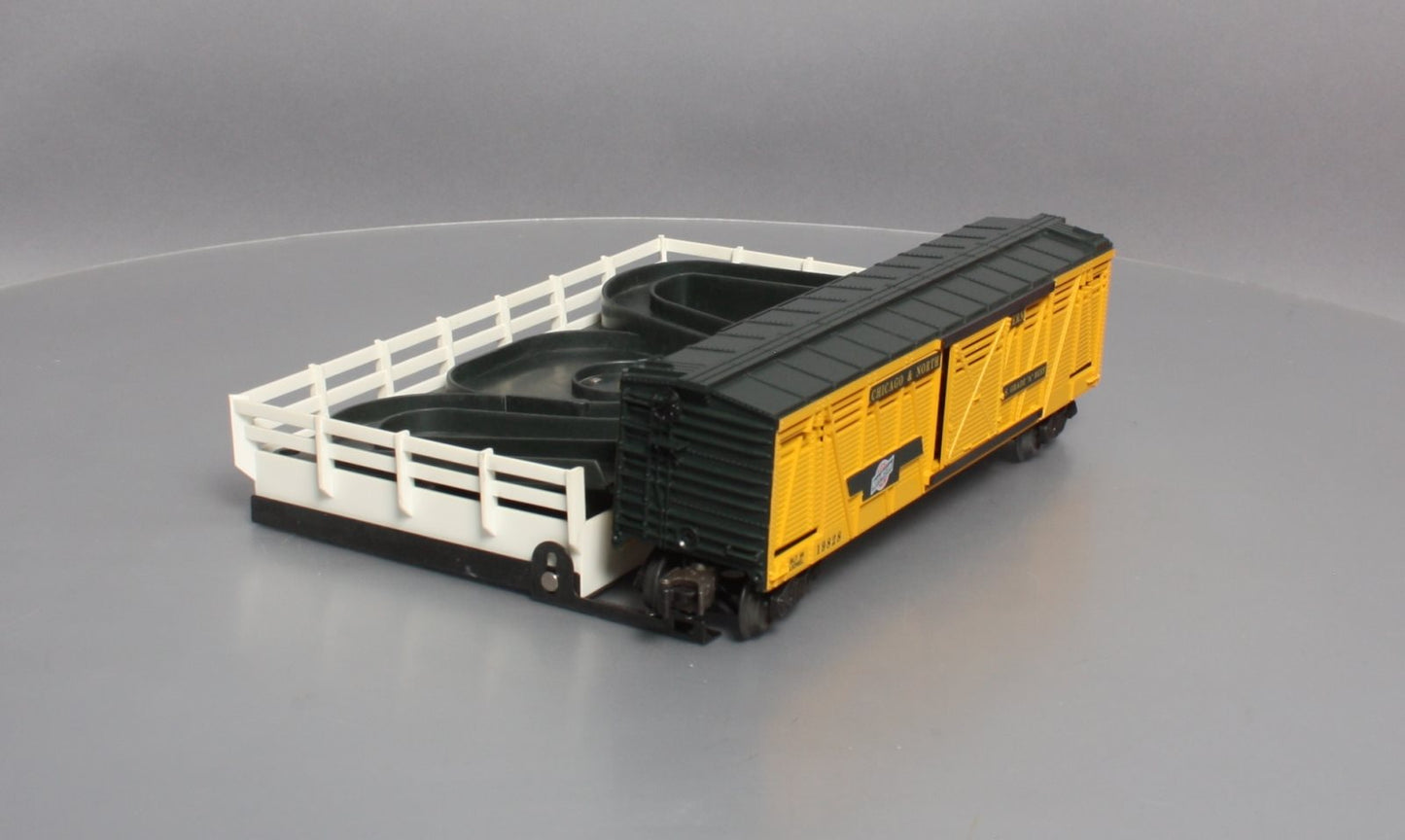 Lionel 6-19828 O Gauge C&NW Operating Cattle Car and Stockyard NIB