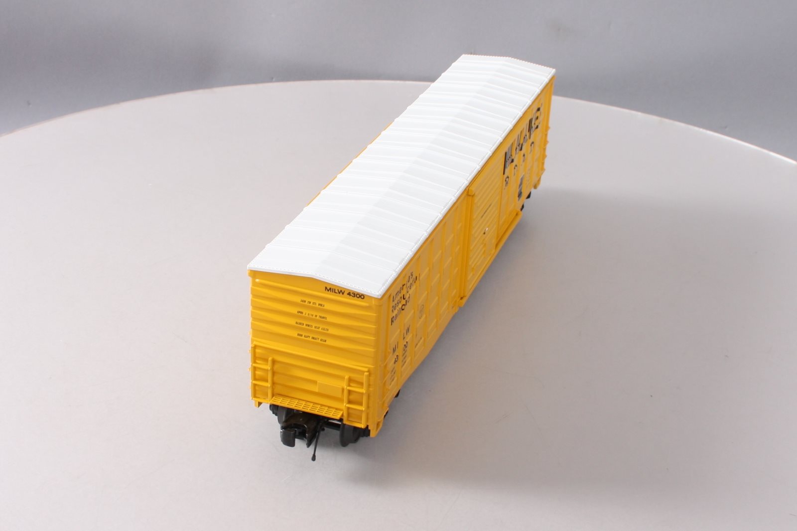 MTH 20-93338 O Milwaukee Road 50' Waffle Box Car #4300 LN/Box