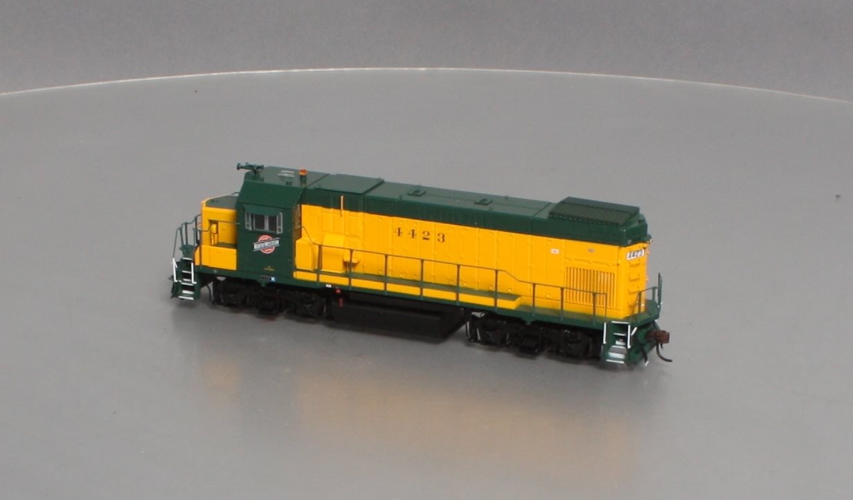 Athearn G68105 HO C&NW OY Scheme GP15-1 Diesel Locomotive w/DCC & Sound #4423
