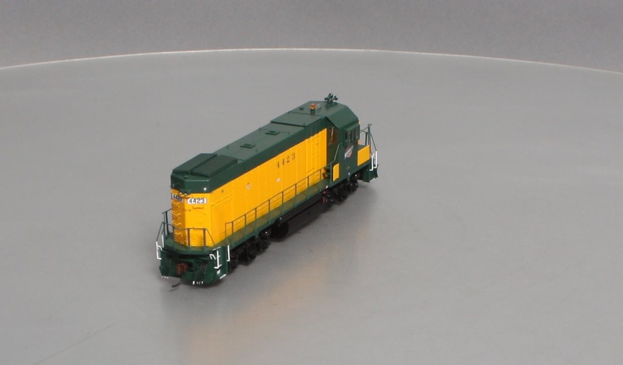 Athearn G68105 HO C&NW OY Scheme GP15-1 Diesel Locomotive w/DCC & Sound #4423