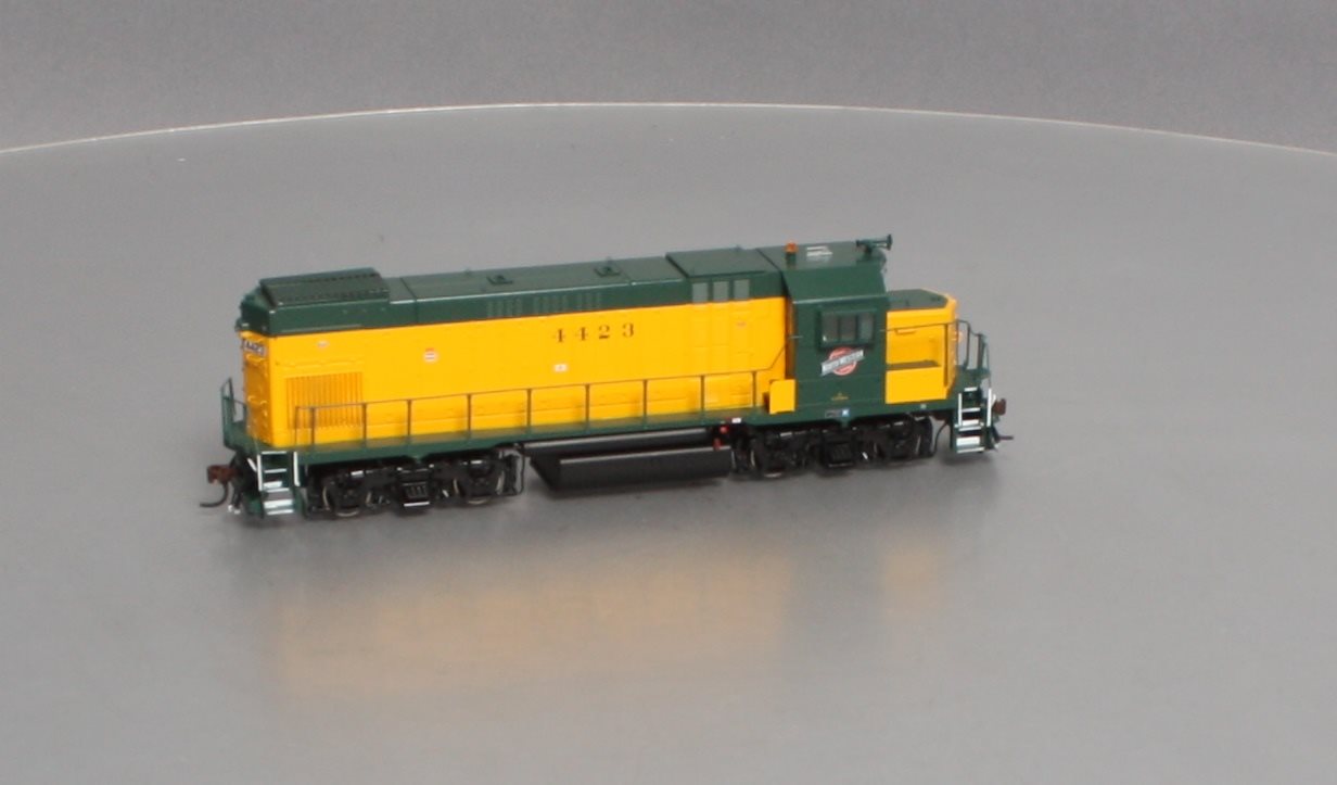 Athearn G68105 HO C&NW OY Scheme GP15-1 Diesel Locomotive w/DCC & Sound #4423