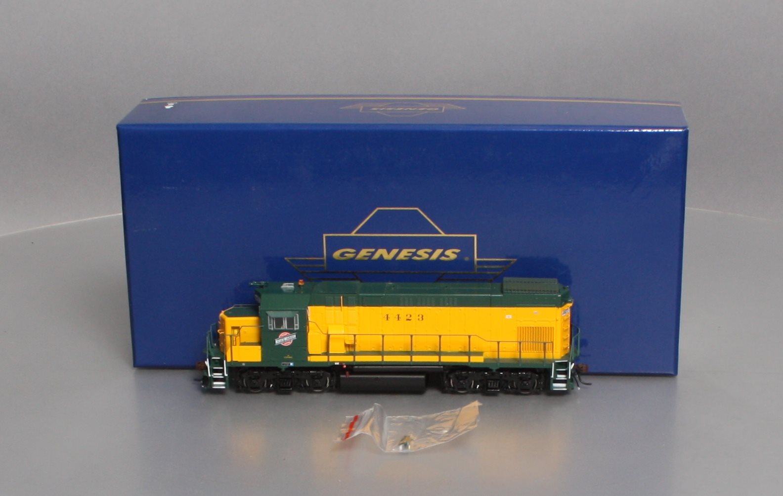 Athearn G68105 HO C&NW OY Scheme GP15-1 Diesel Locomotive w/DCC & Sound #4423