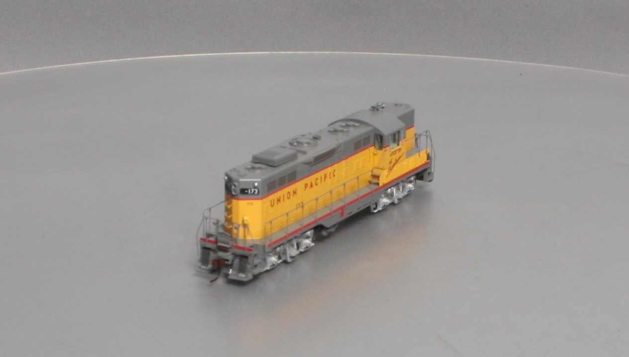 Athearn G62625 HO Union Pacific GP9 Diesel Locomotive with DCC & Sound #173