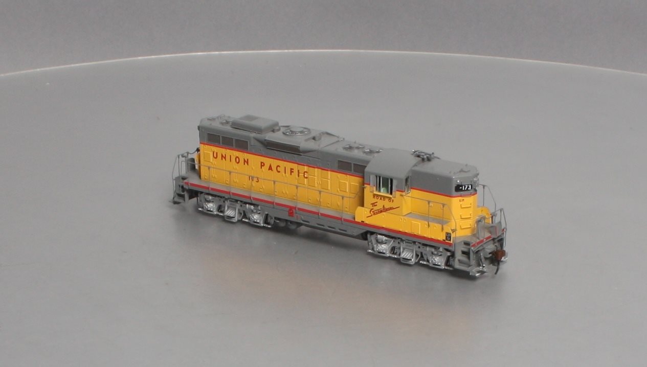 Athearn G62625 HO Union Pacific GP9 Diesel Locomotive with DCC & Sound #173