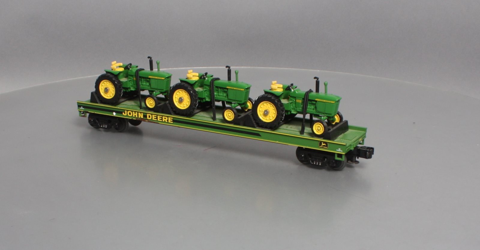 MTH 20-98361 O Gauge John Deere Flat Car w/ Three 4010 Tractors LN/Box