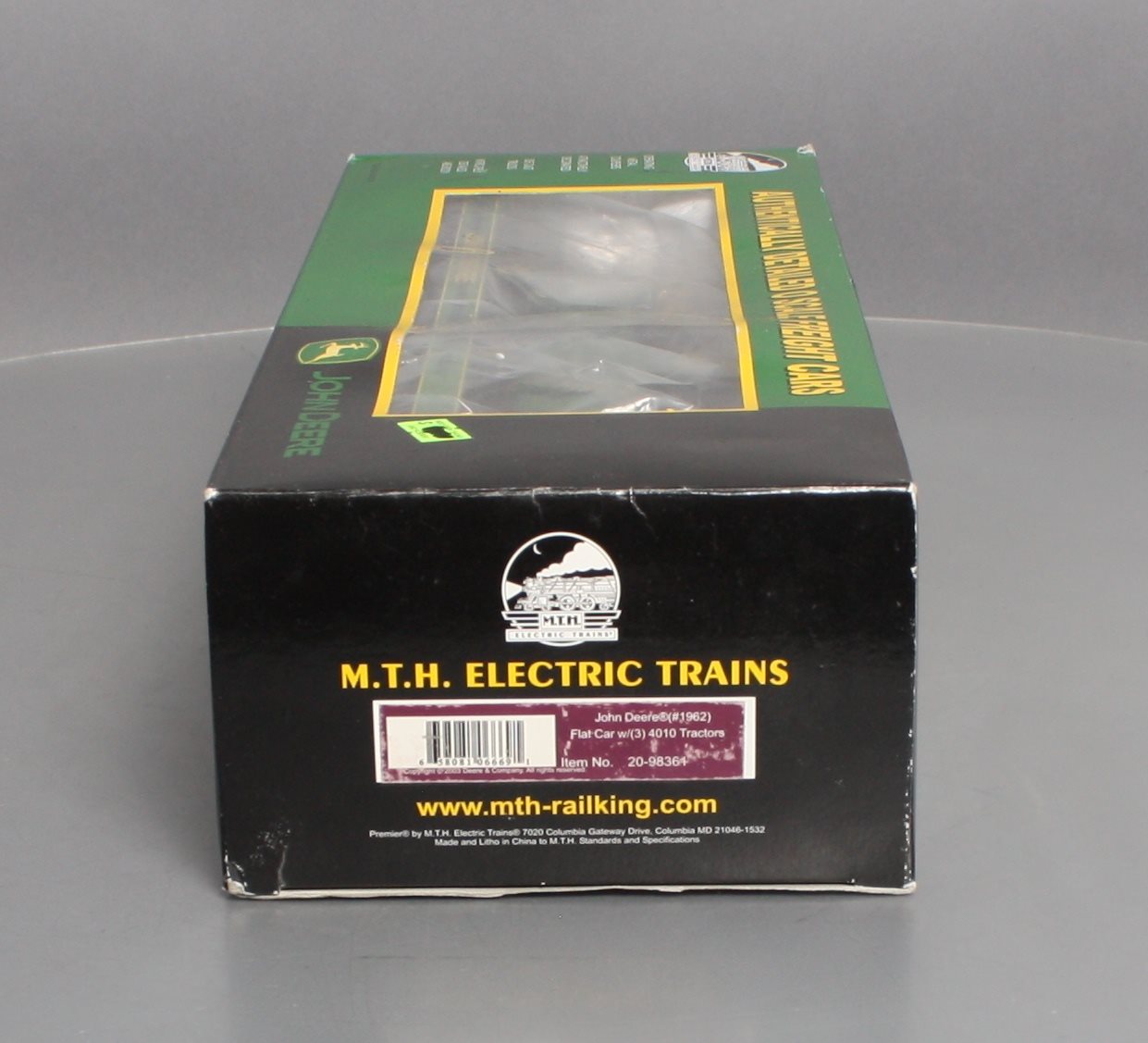 MTH 20-98361 O Gauge John Deere Flat Car w/ Three 4010 Tractors LN/Box