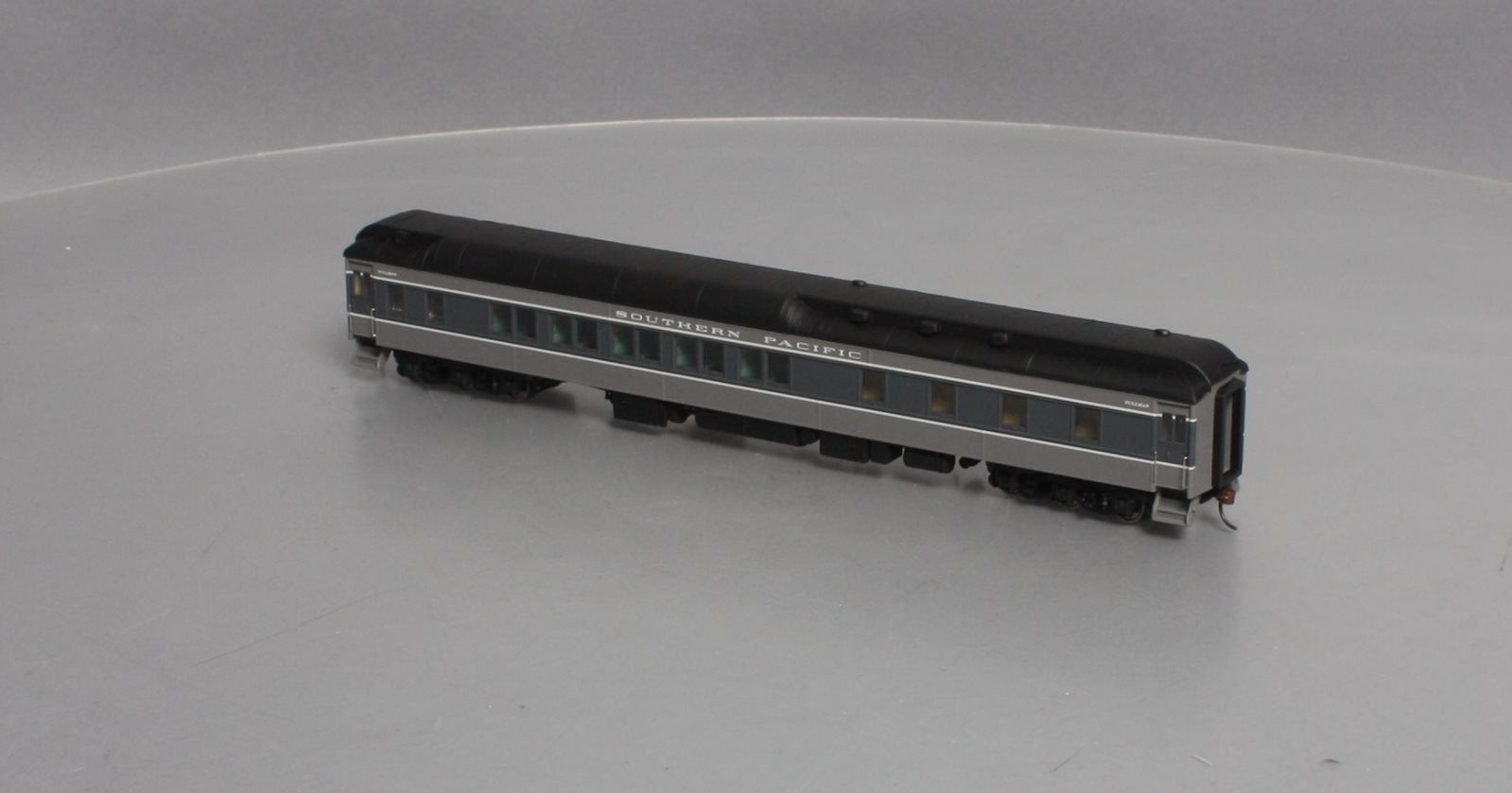 Walthers 932-10559 HO Scale Southern Pacific Pullman Heavyweight Couch Car