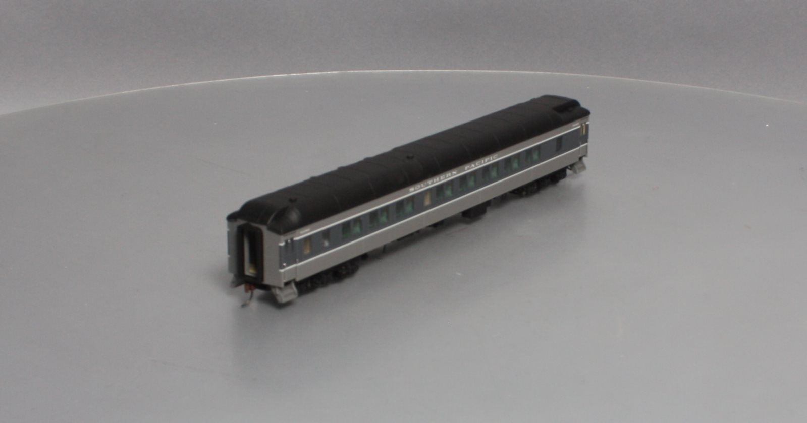 Walthers 932-10559 HO Scale Southern Pacific Pullman Heavyweight Couch Car