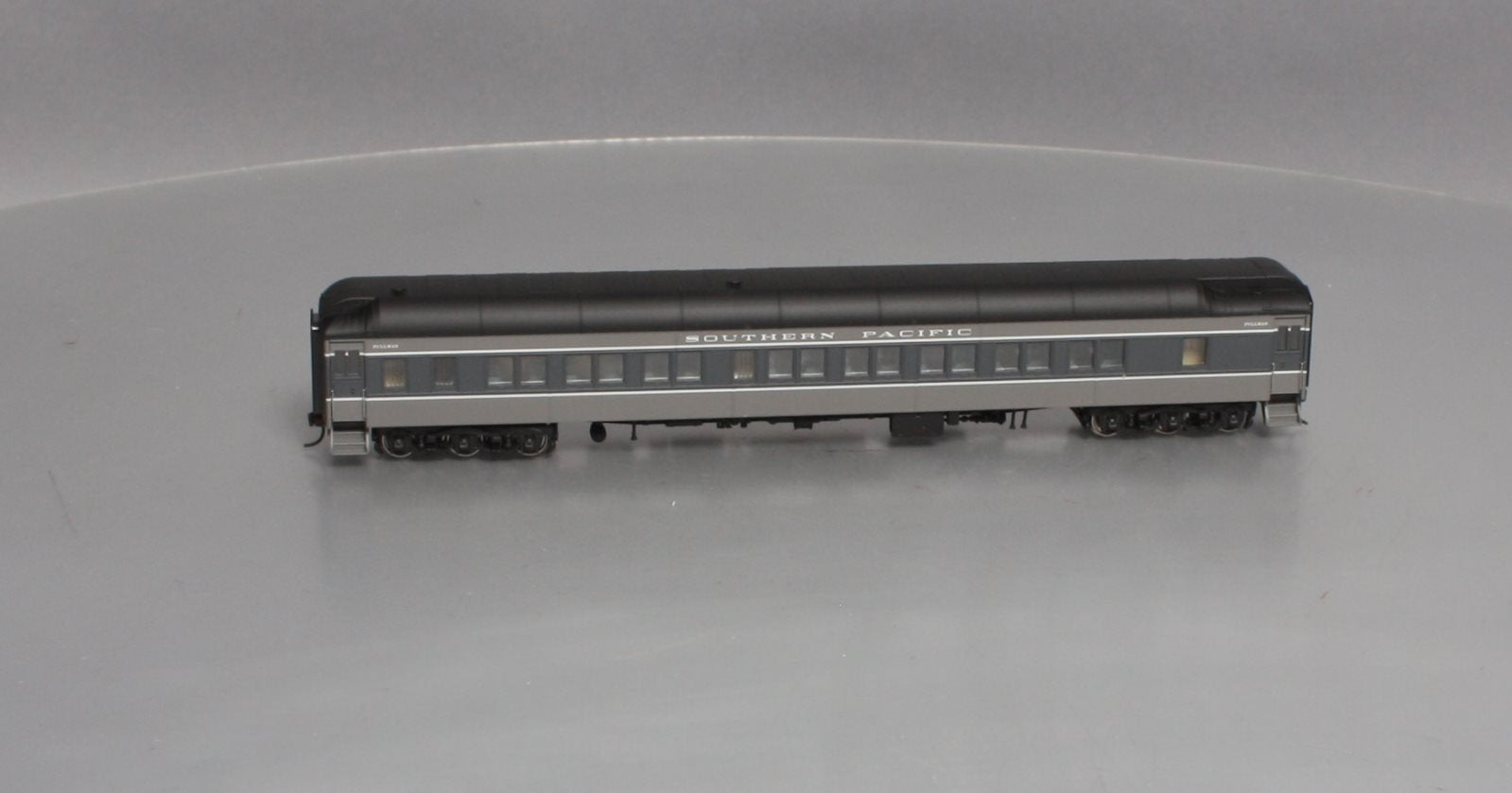 Walthers 932-10559 HO Scale Southern Pacific Pullman Heavyweight Couch Car