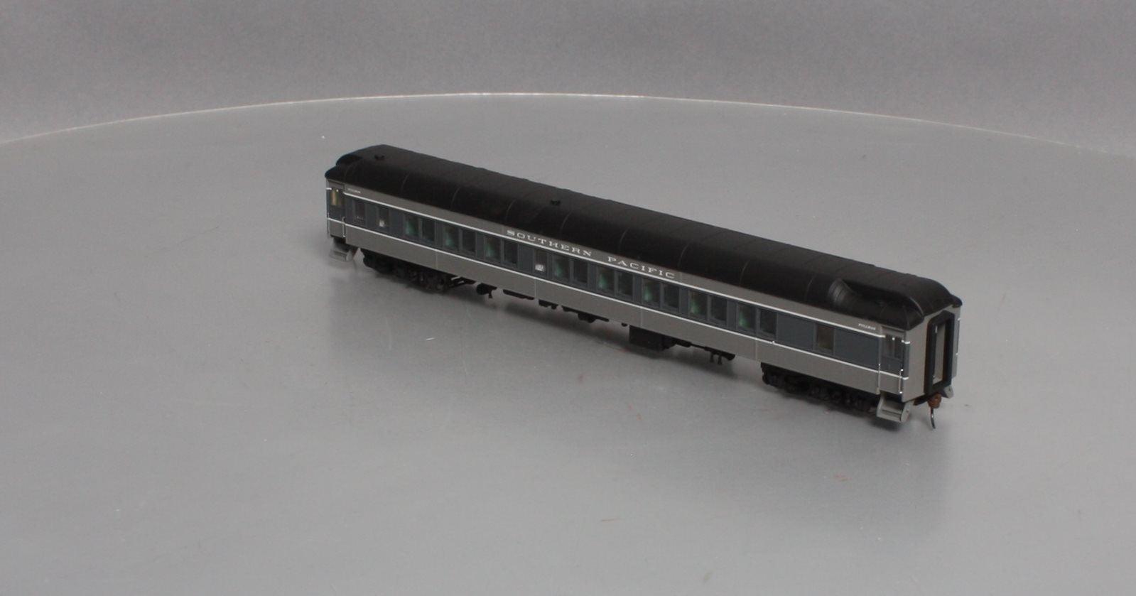Walthers 932-10559 HO Scale Southern Pacific Pullman Heavyweight Couch Car