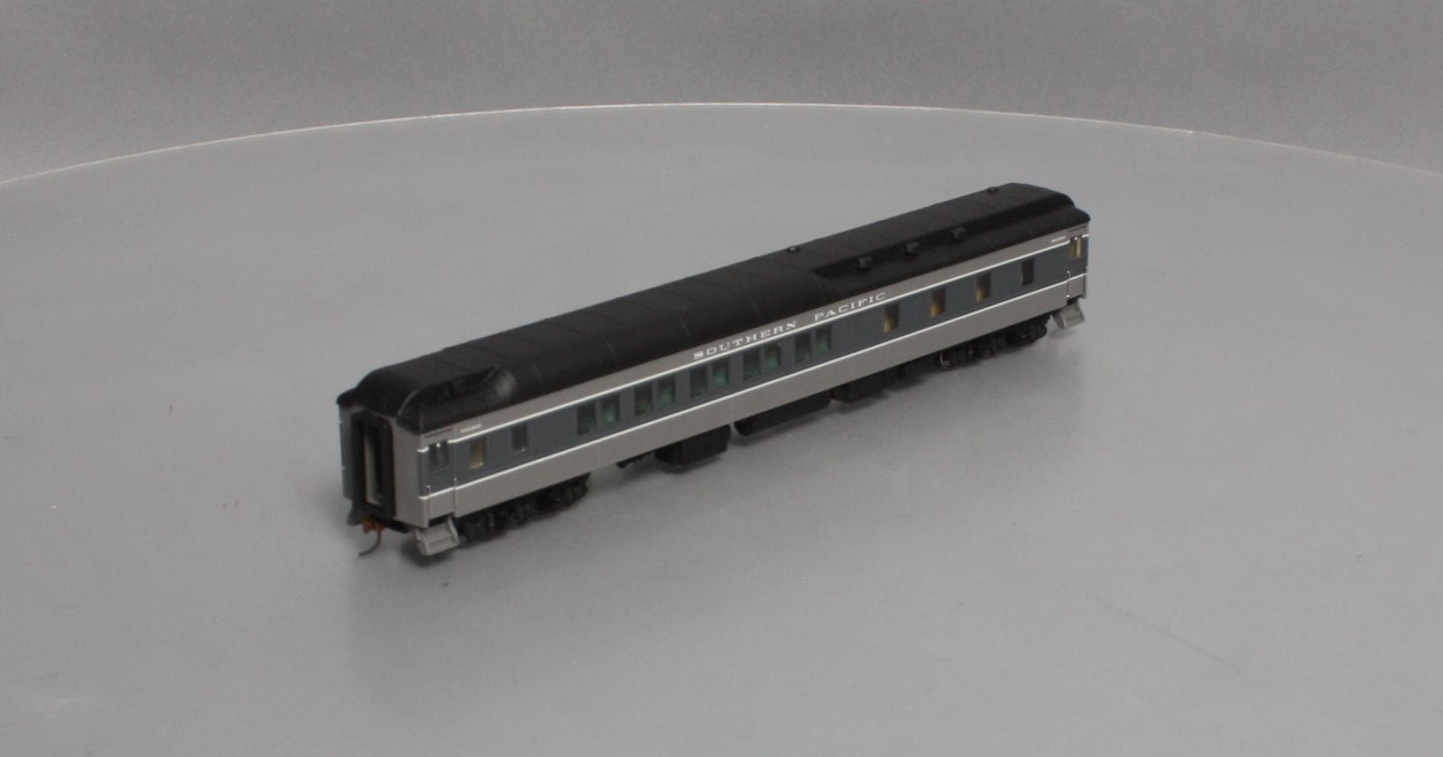 Walthers 932-10559 HO Scale Southern Pacific Pullman Heavyweight Couch Car