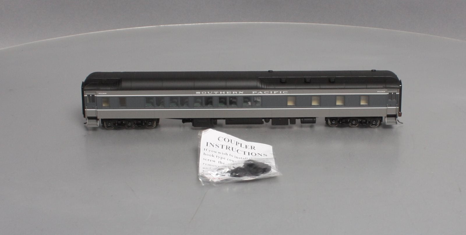 Walthers 932-10559 HO Scale Southern Pacific Pullman Heavyweight Couch Car