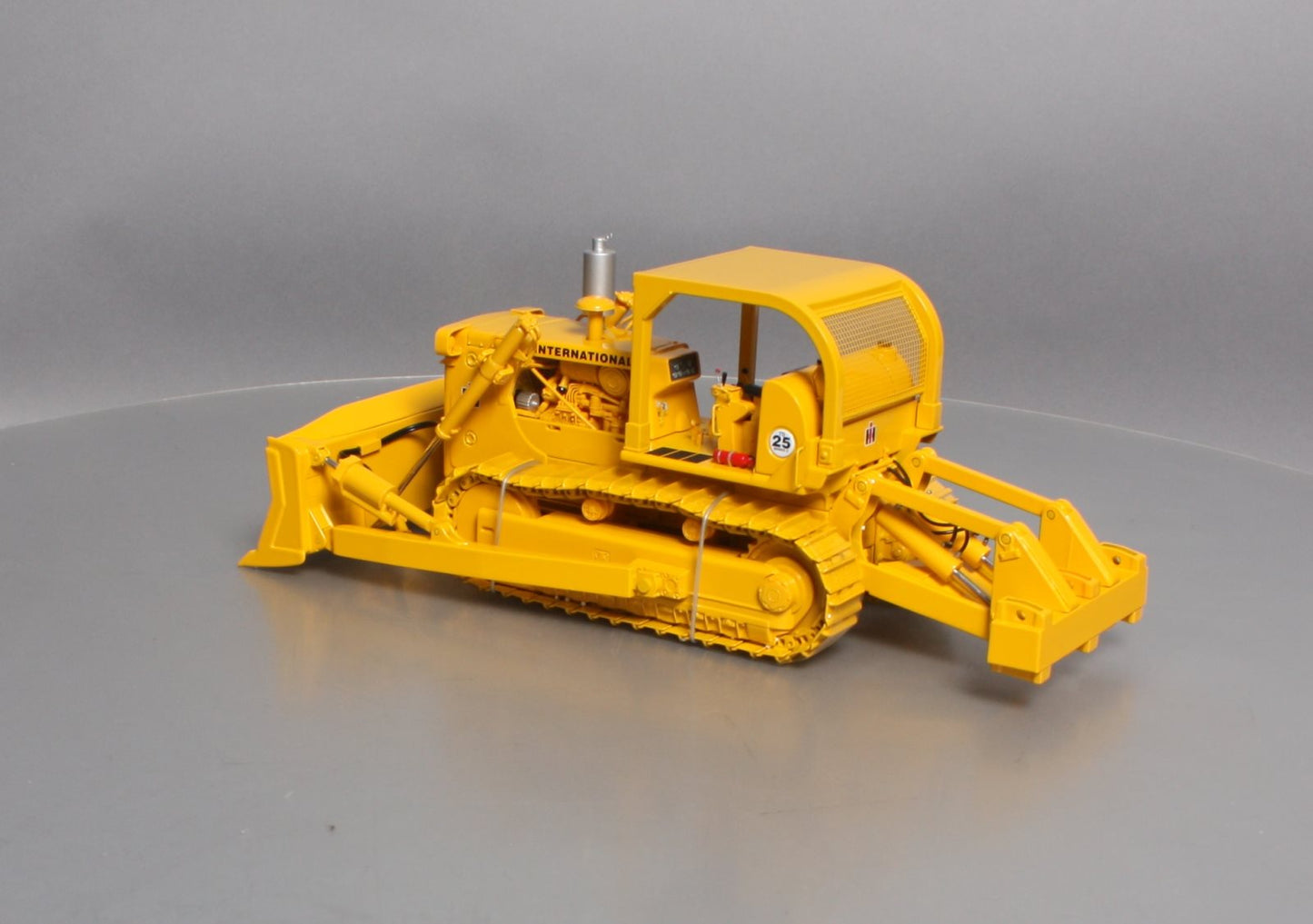 First Gear 79-0156 1:25 DieCast Construction Pioneer International TD-25 Crawler LN/Box