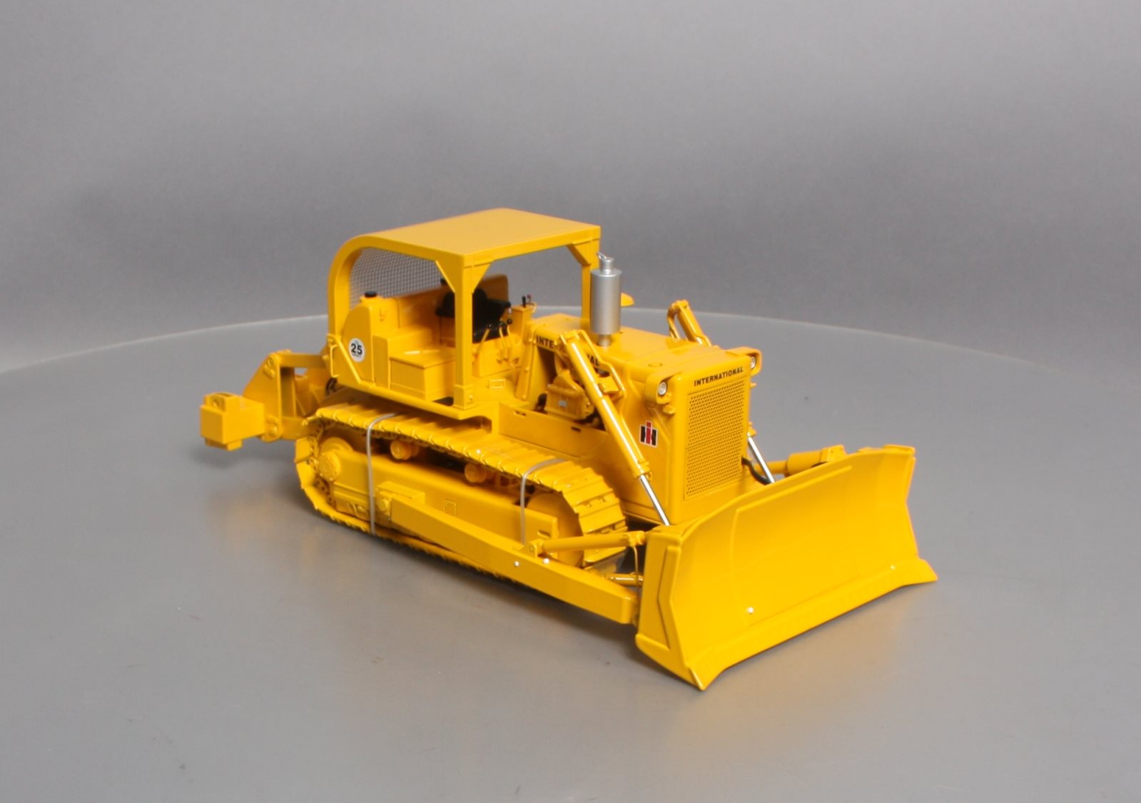 First Gear 79-0156 1:25 DieCast Construction Pioneer International TD-25 Crawler LN/Box