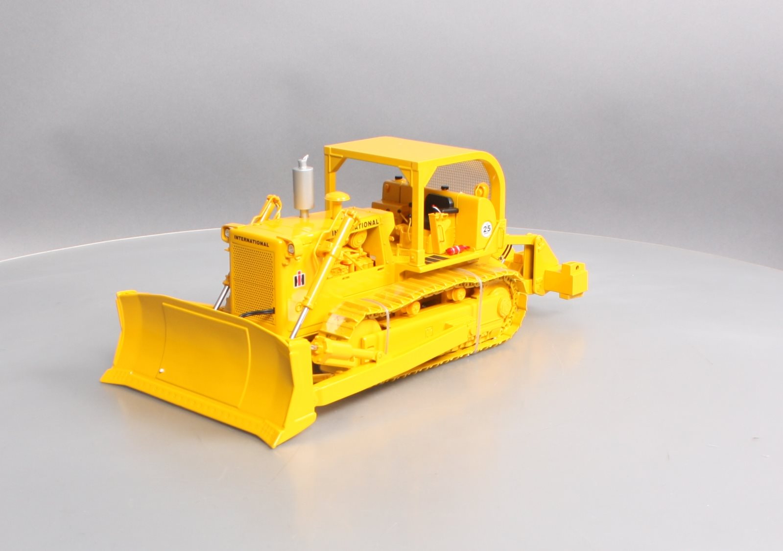 First Gear 79-0156 1:25 DieCast Construction Pioneer International TD-25 Crawler LN/Box