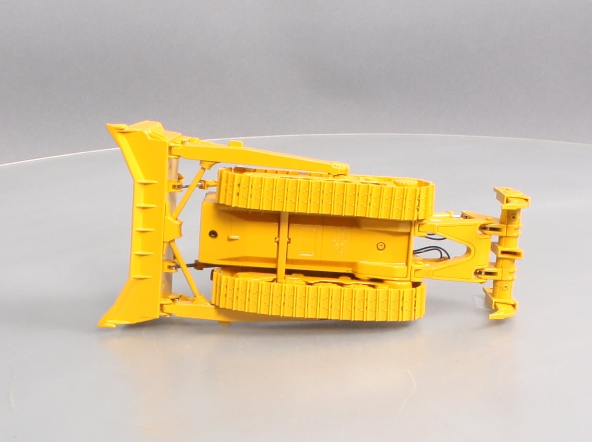 First Gear 50-0216 1:50 Komatsu D375A-6 Dozer with Ripper LN/Box