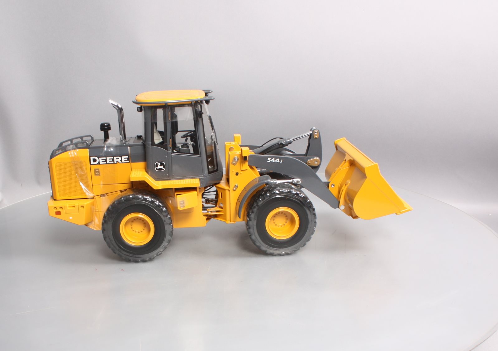 Ertl 15774 1:16 Scale Die-Cast John Deere Model 544J Wheel Loader NIB