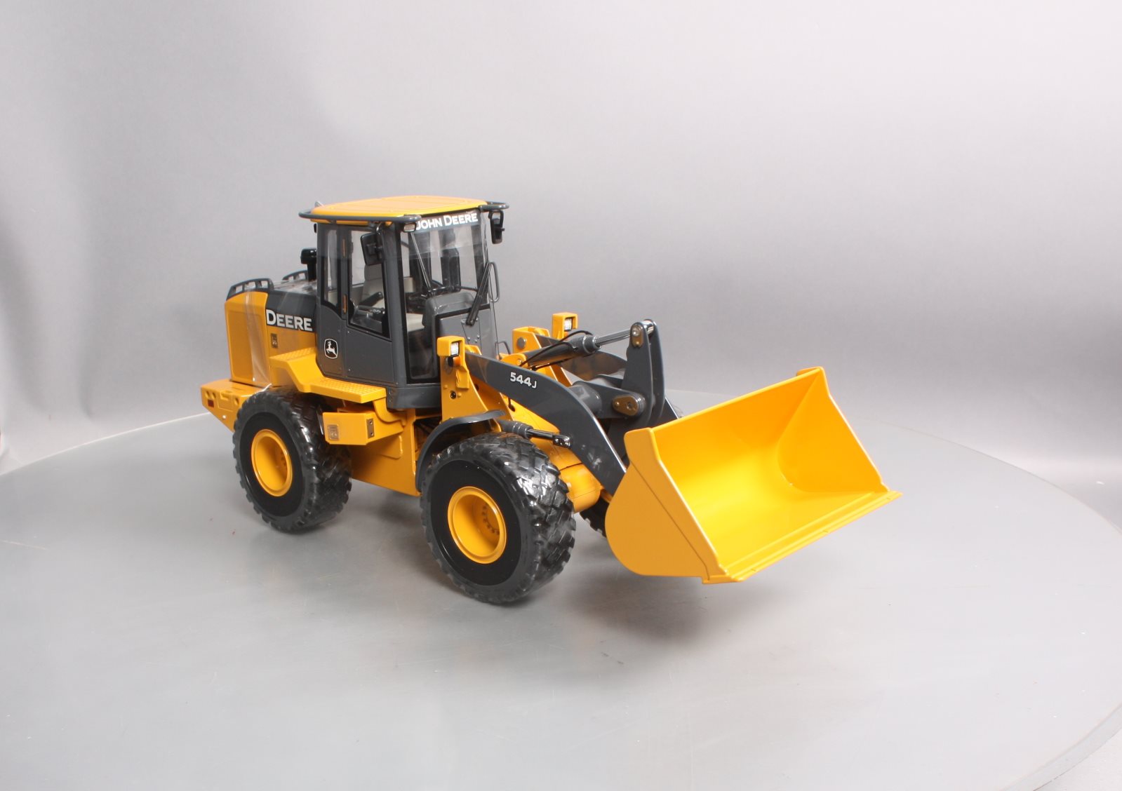Ertl 15774 1:16 Scale Die-Cast John Deere Model 544J Wheel Loader NIB