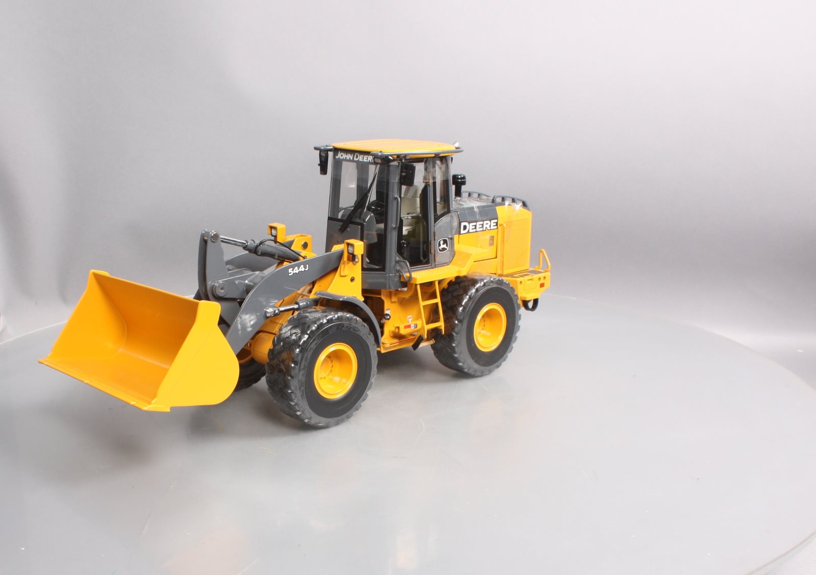 Ertl 15774 1:16 Scale Die-Cast John Deere Model 544J Wheel Loader NIB