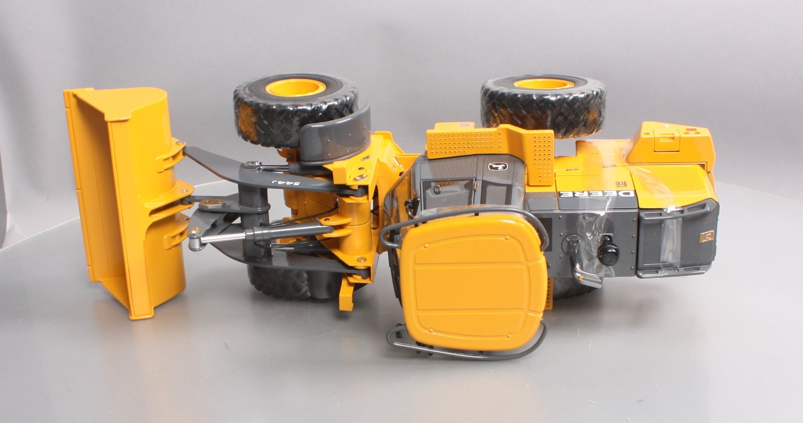 Ertl 15774 1:16 Scale Die-Cast John Deere Model 544J Wheel Loader NIB