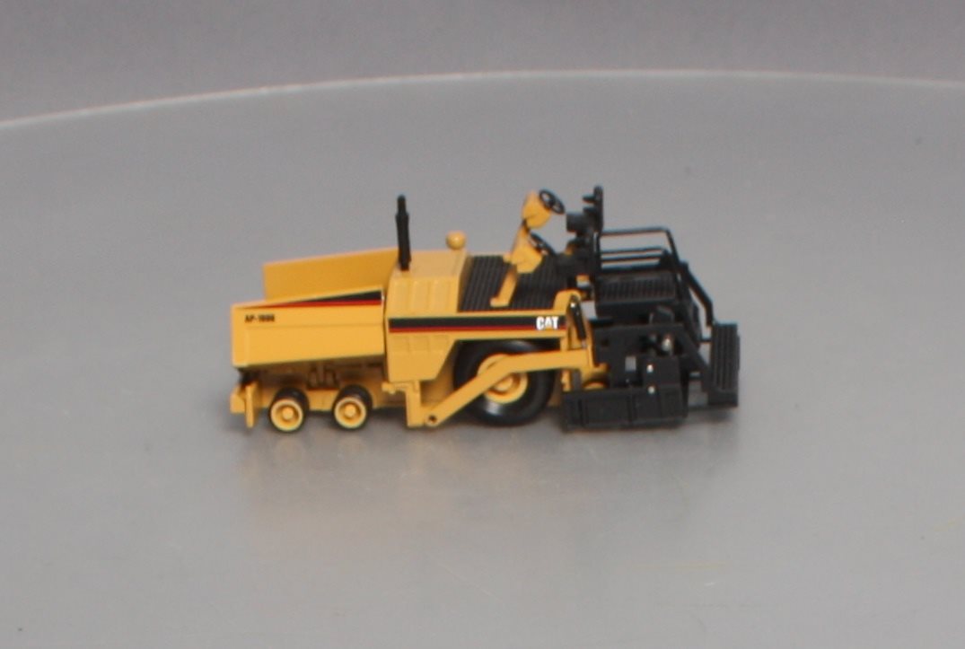 NZG 3881 1:50 Caterpillar AP-1000 Asphalt Paver LN/Box
