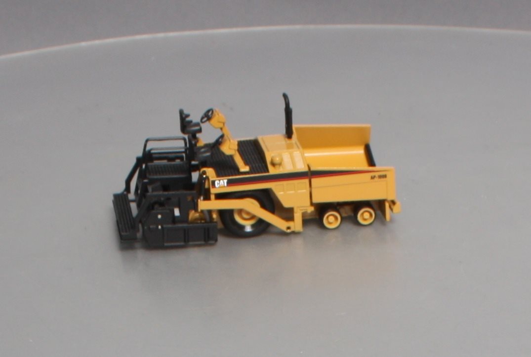 NZG 3881 1:50 Caterpillar AP-1000 Asphalt Paver LN/Box