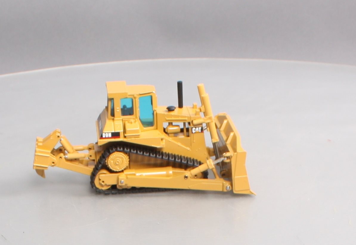 NZG 298 1:50 Caterpillar D9N Track-Type Tractor