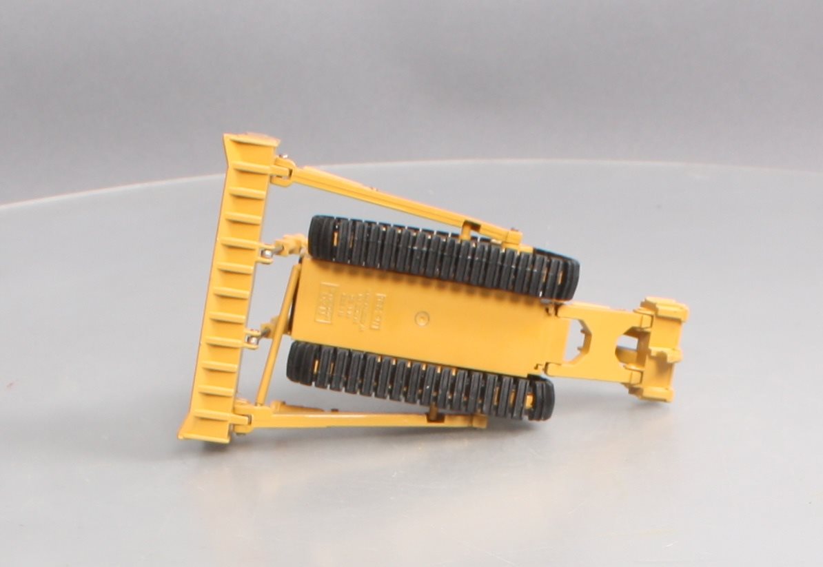 NZG 298 1:50 Caterpillar D9N Track-Type Tractor