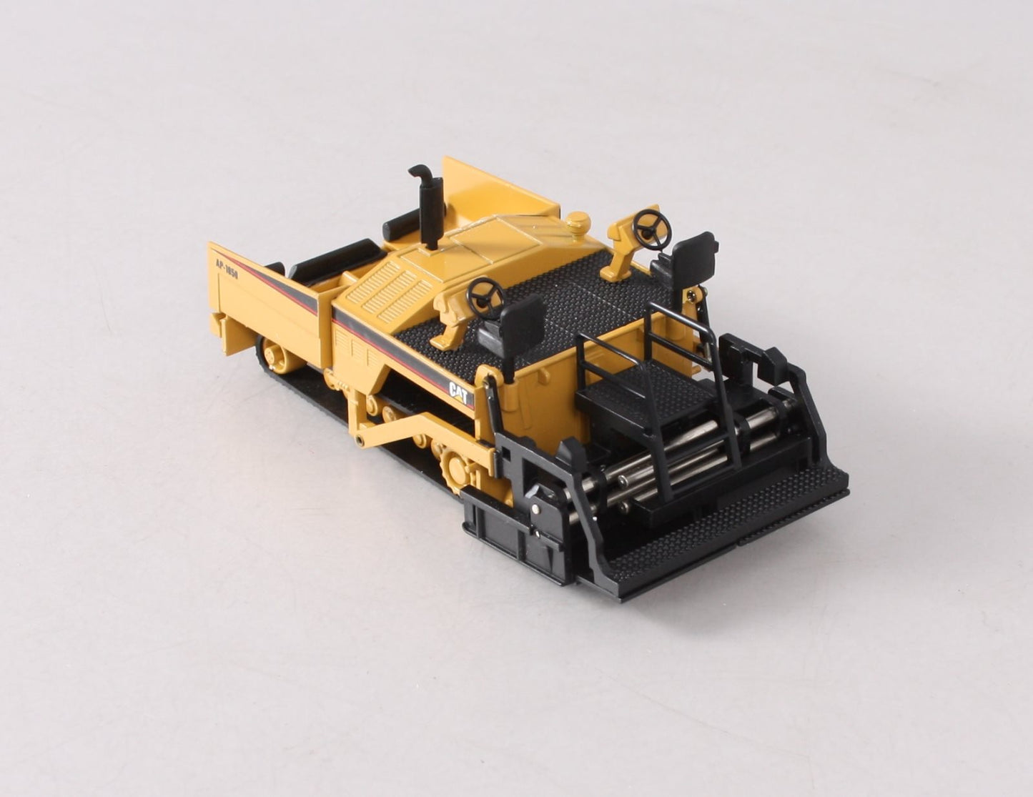 NZG 388 1:50 Caterpillar AP-1050 Asphalt Paver NIB