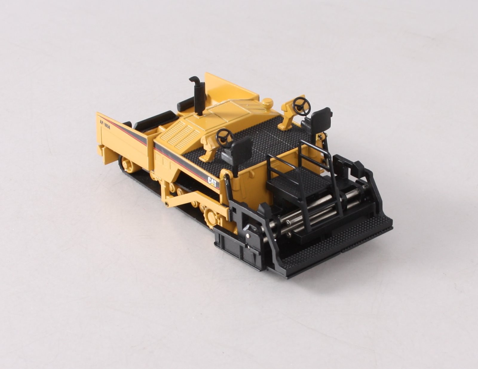 NZG 388 1:50 Caterpillar AP-1050 Asphalt Paver NIB