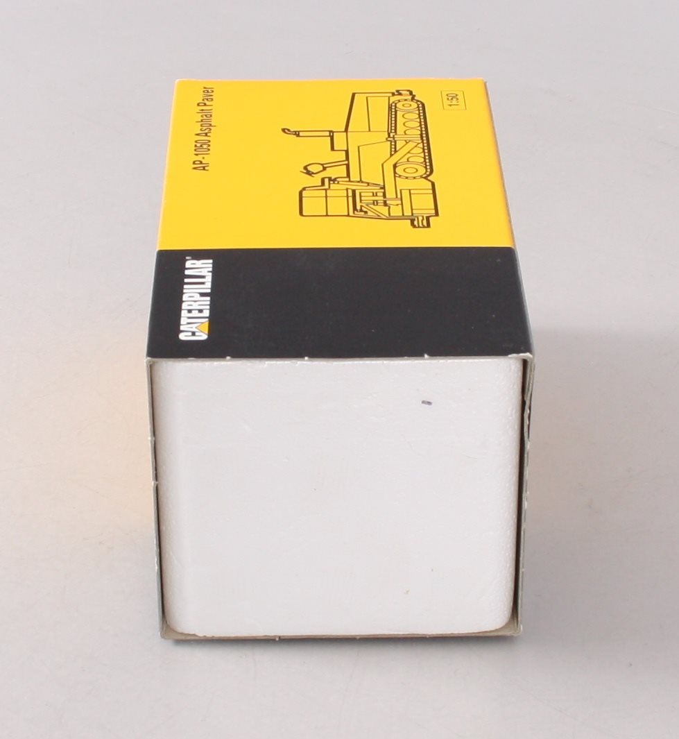 NZG 388 1:50 Caterpillar AP-1050 Asphalt Paver NIB
