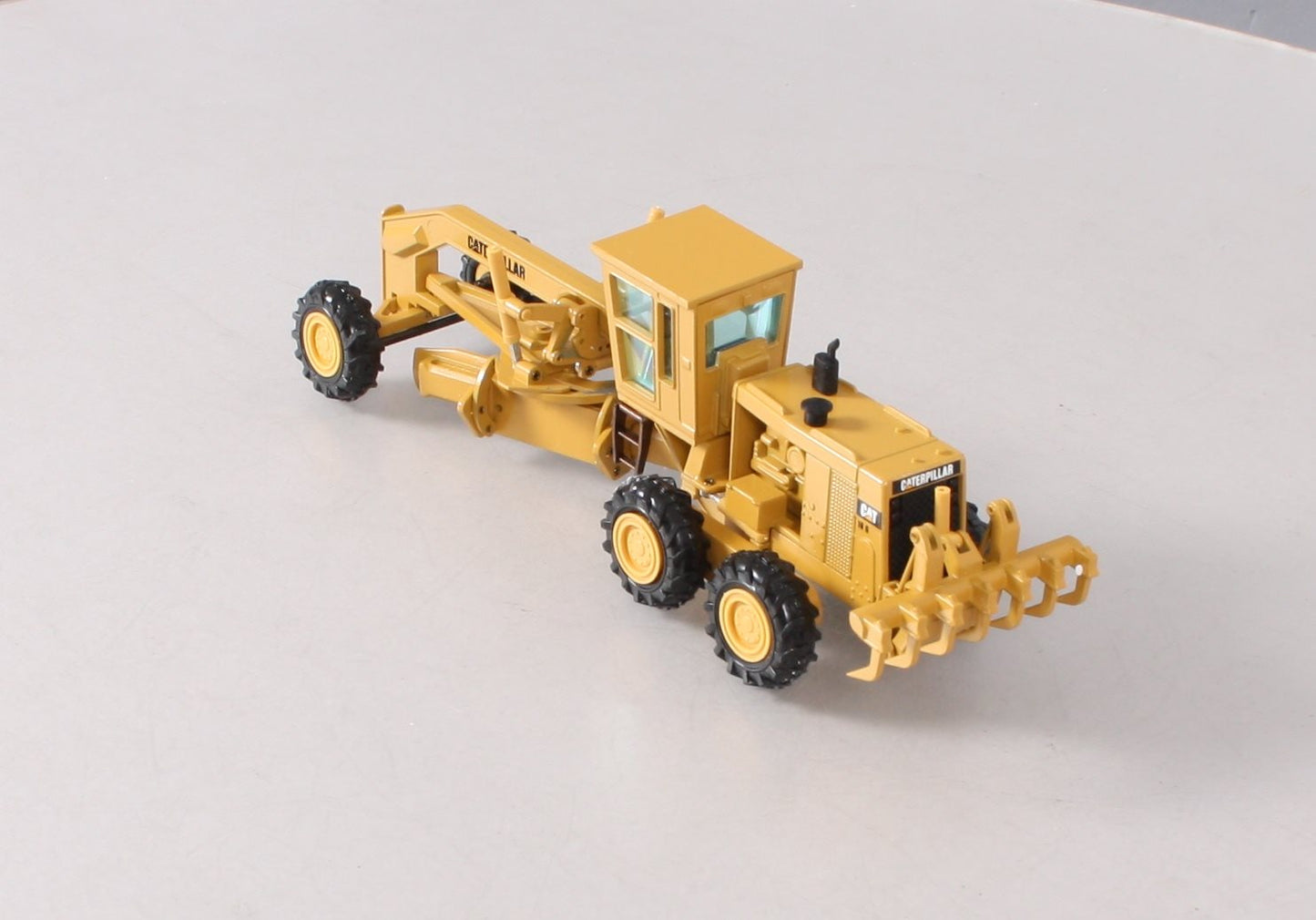 NZG 387 1:50 16G Caterpillar Motor Grader NIB