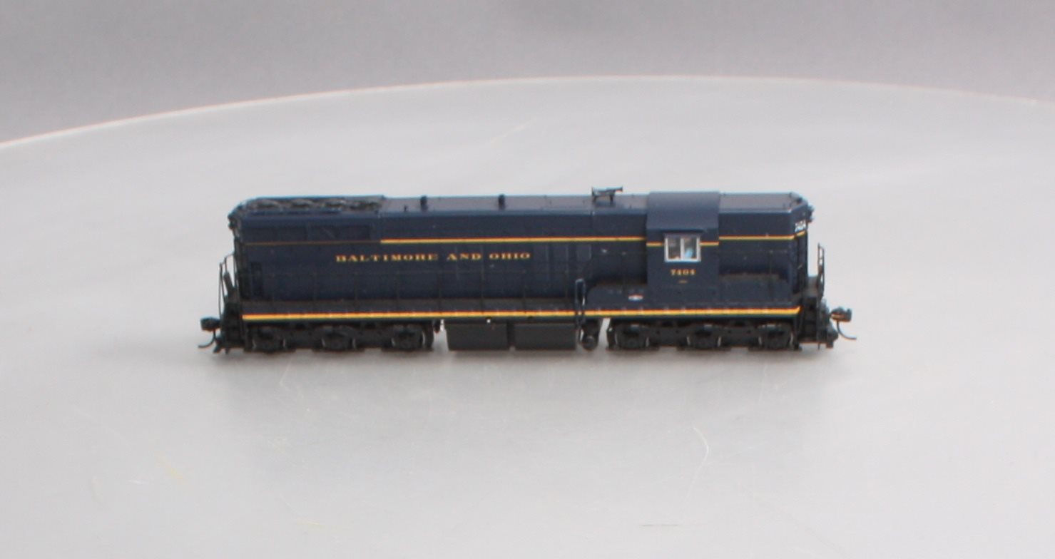 Walthers 920-48901 HO B&O EMD SD7 Diesel Locomotive - Standard DC #7404