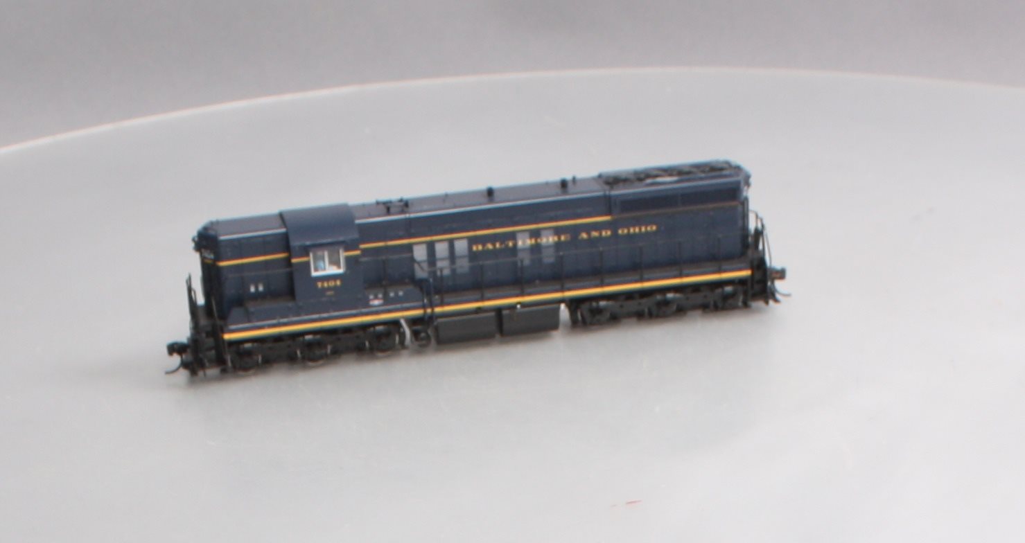 Walthers 920-48901 HO B&O EMD SD7 Diesel Locomotive - Standard DC #7404