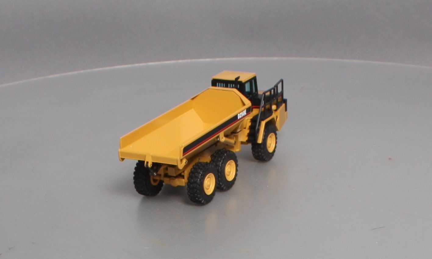 NZG 413 1:50 Caterpillar D250E Articulated Truck