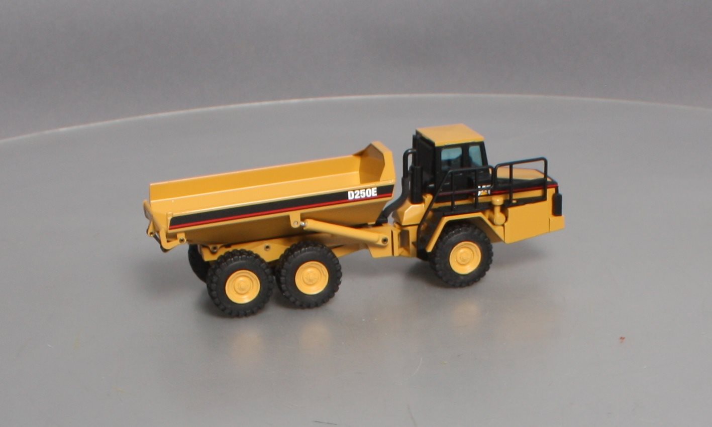 NZG 413 1:50 Caterpillar D250E Articulated Truck