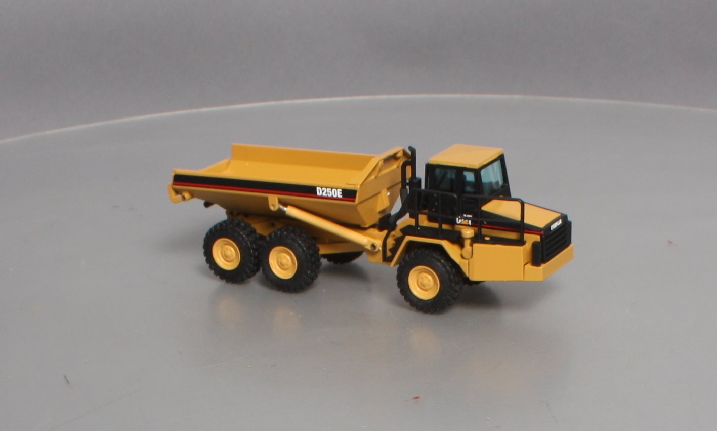 NZG 413 1:50 Caterpillar D250E Articulated Truck