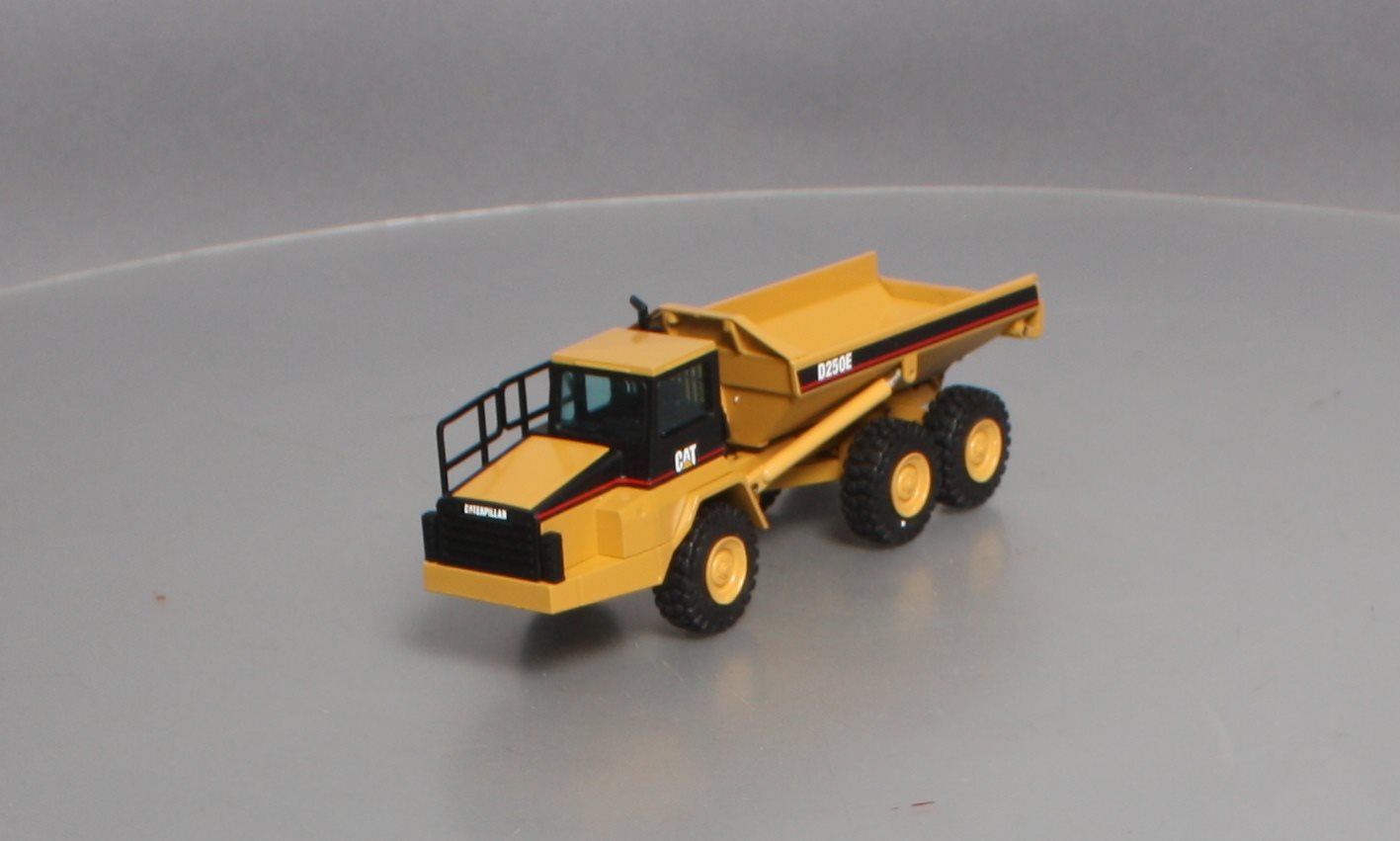 NZG 413 1:50 Caterpillar D250E Articulated Truck