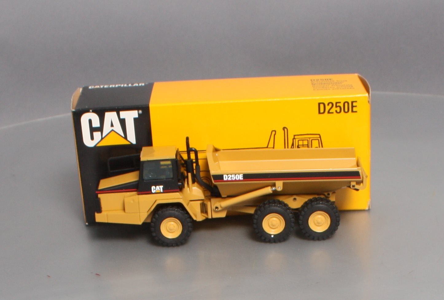 NZG 413 1:50 Caterpillar D250E Articulated Truck