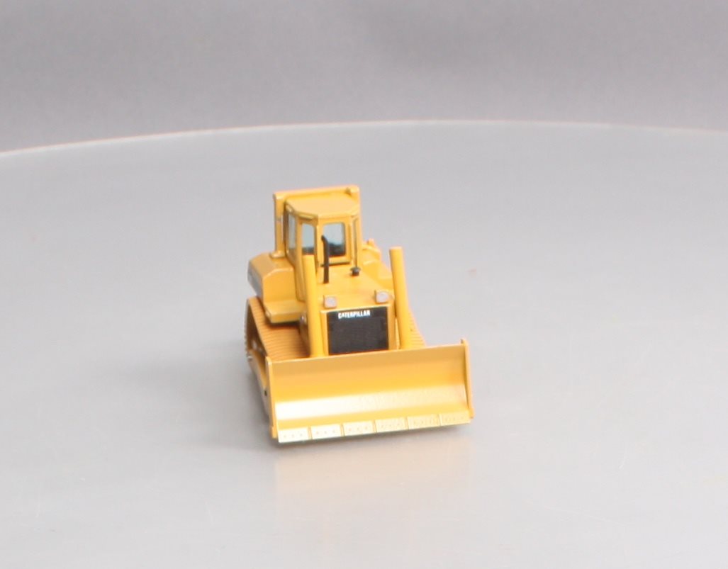 Conrad 2851 1:50 Scale Diecast Caterpillar D6H Dozer w/Ripper & Winch NIB