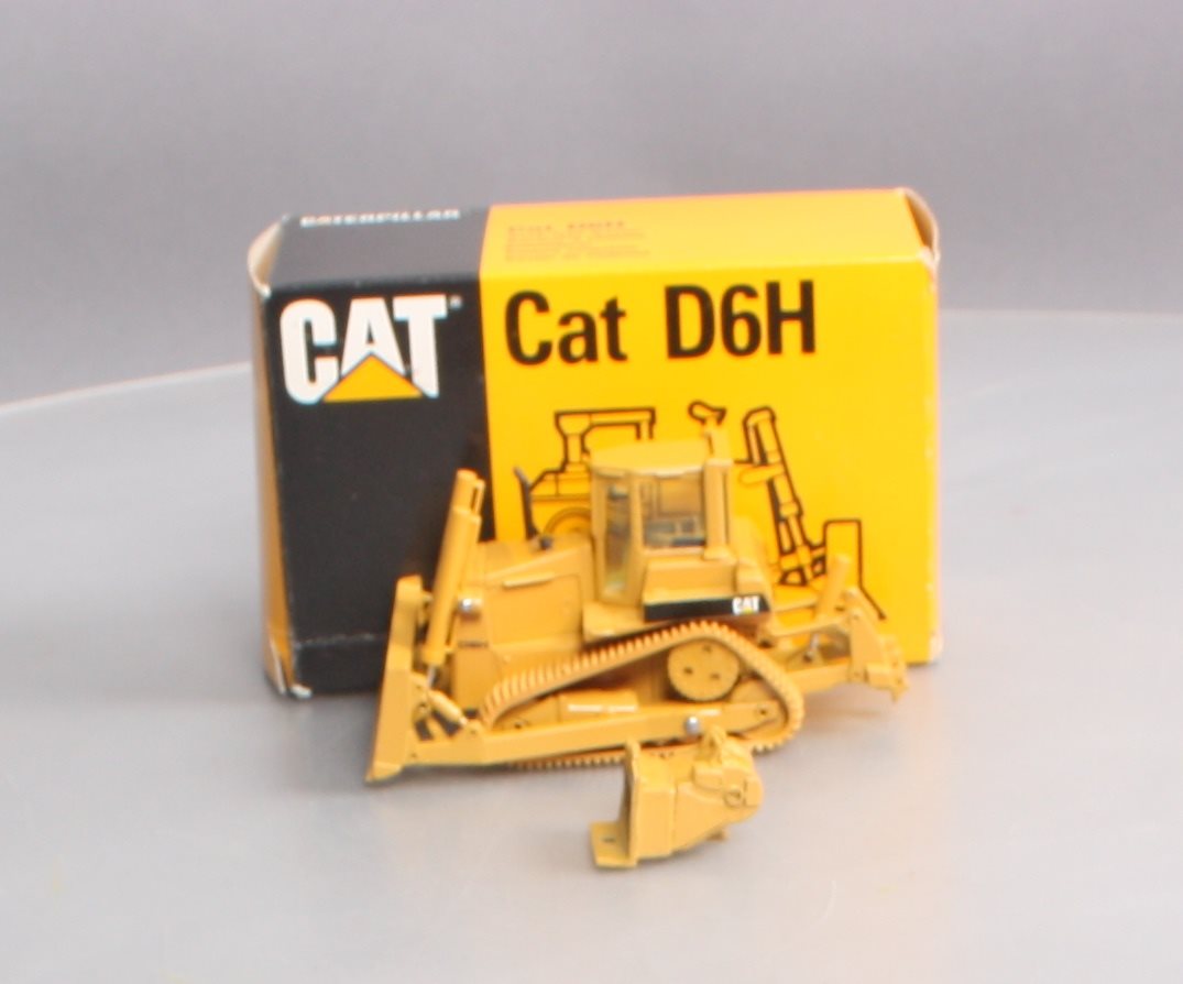 Conrad 2851 1:50 Scale Diecast Caterpillar D6H Dozer w/Ripper & Winch NIB