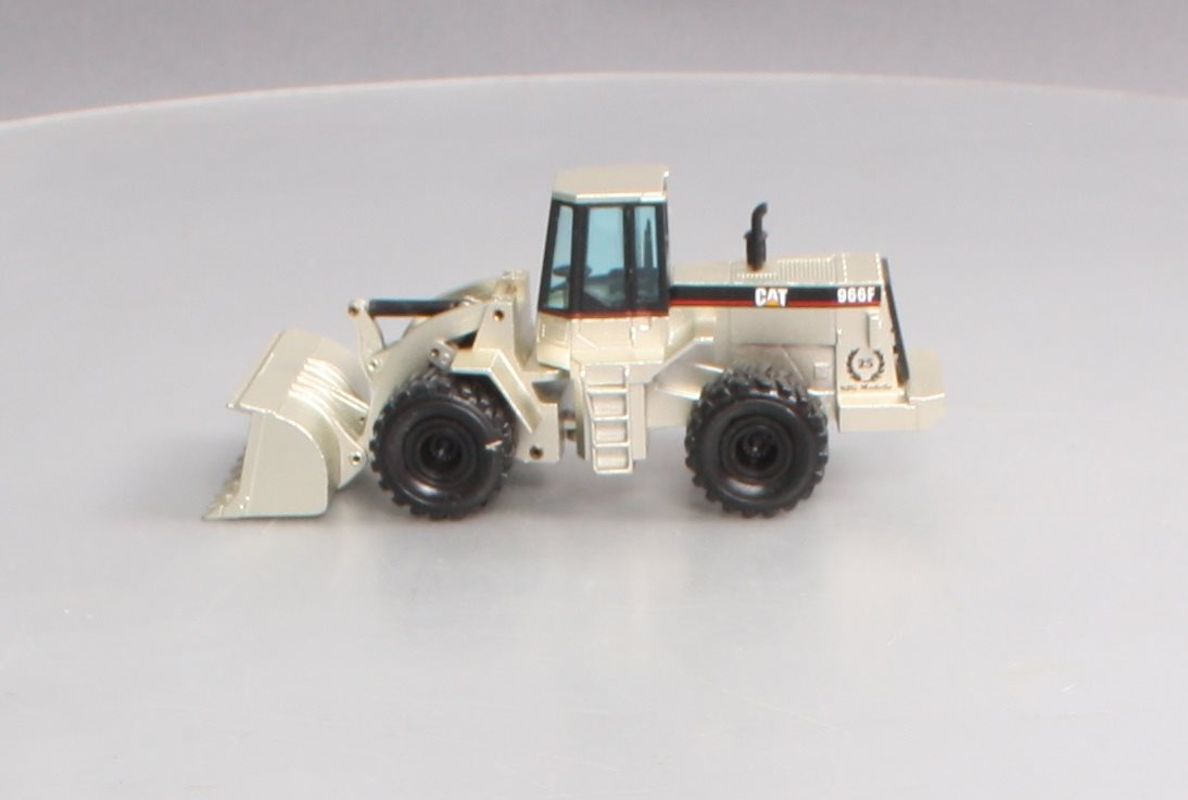 NZG 237 1:50 Scale Diecast Caterpillar 966F Wheel Loader - Silver LN/Box
