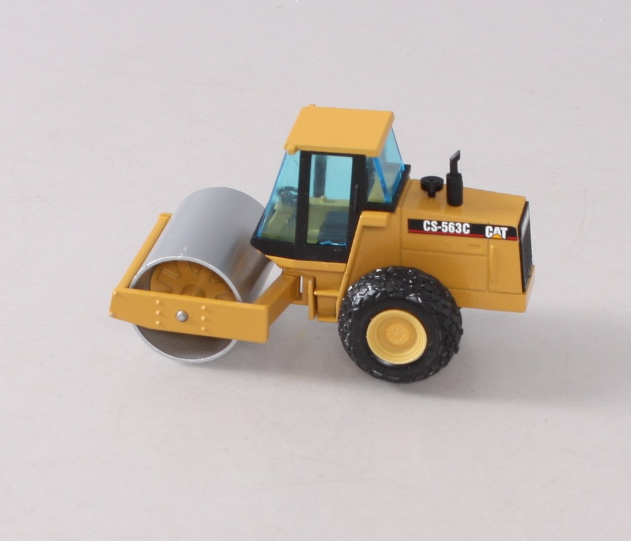 NZG 4011 1:50 Caterpillar CS-563C Vibratory Soil Compactor LN/Box