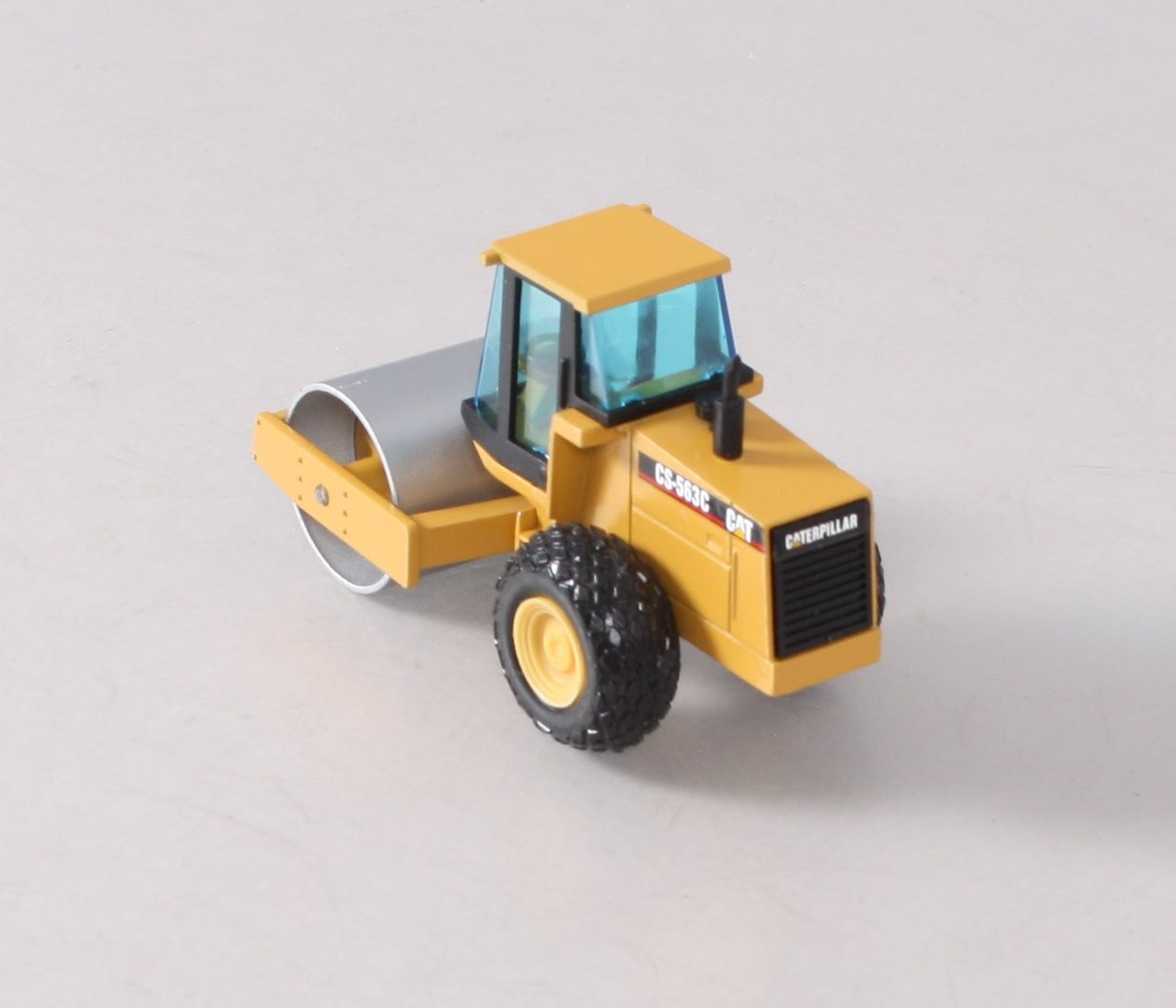 NZG 4011 1:50 Caterpillar CS-563C Vibratory Soil Compactor LN/Box