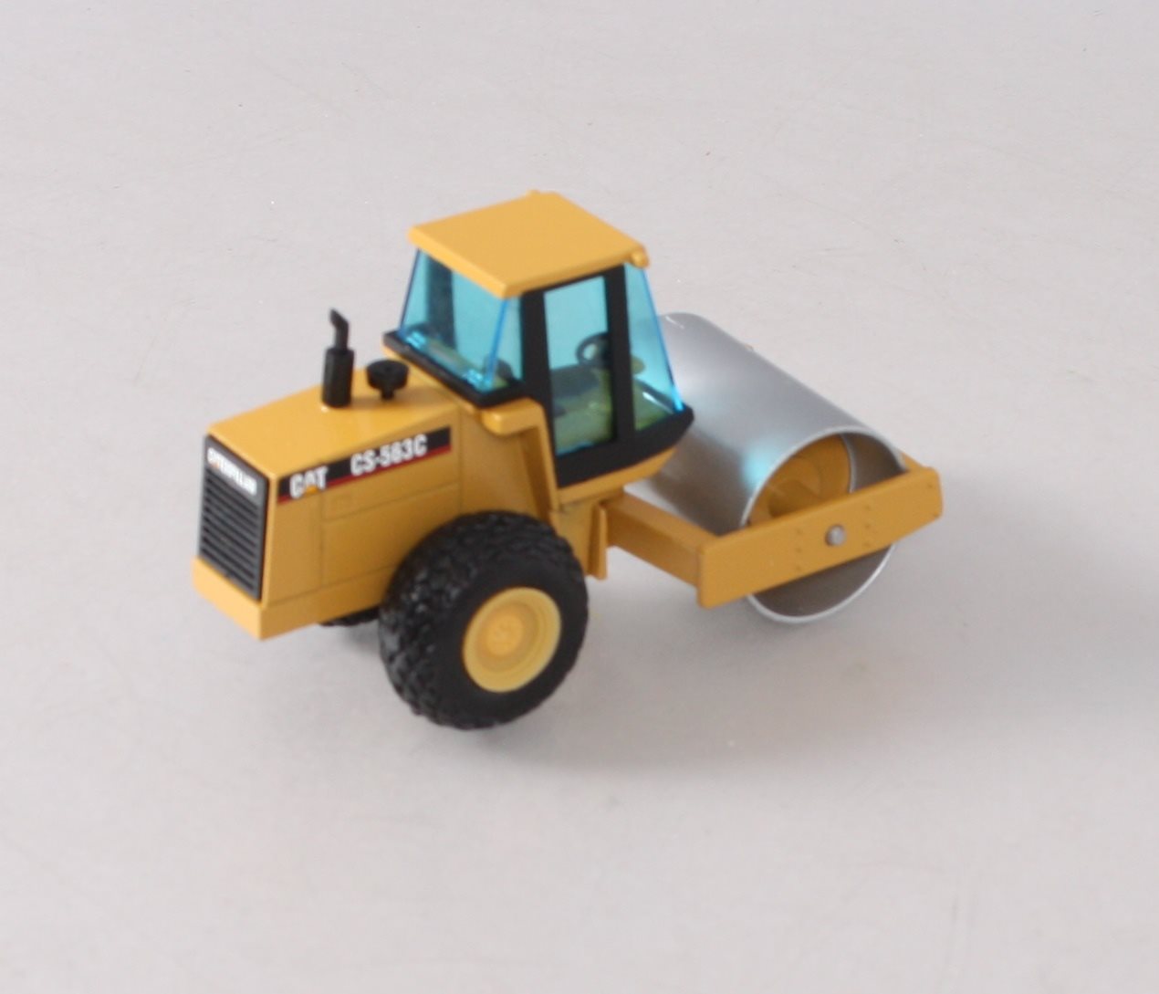 NZG 4011 1:50 Caterpillar CS-563C Vibratory Soil Compactor LN/Box