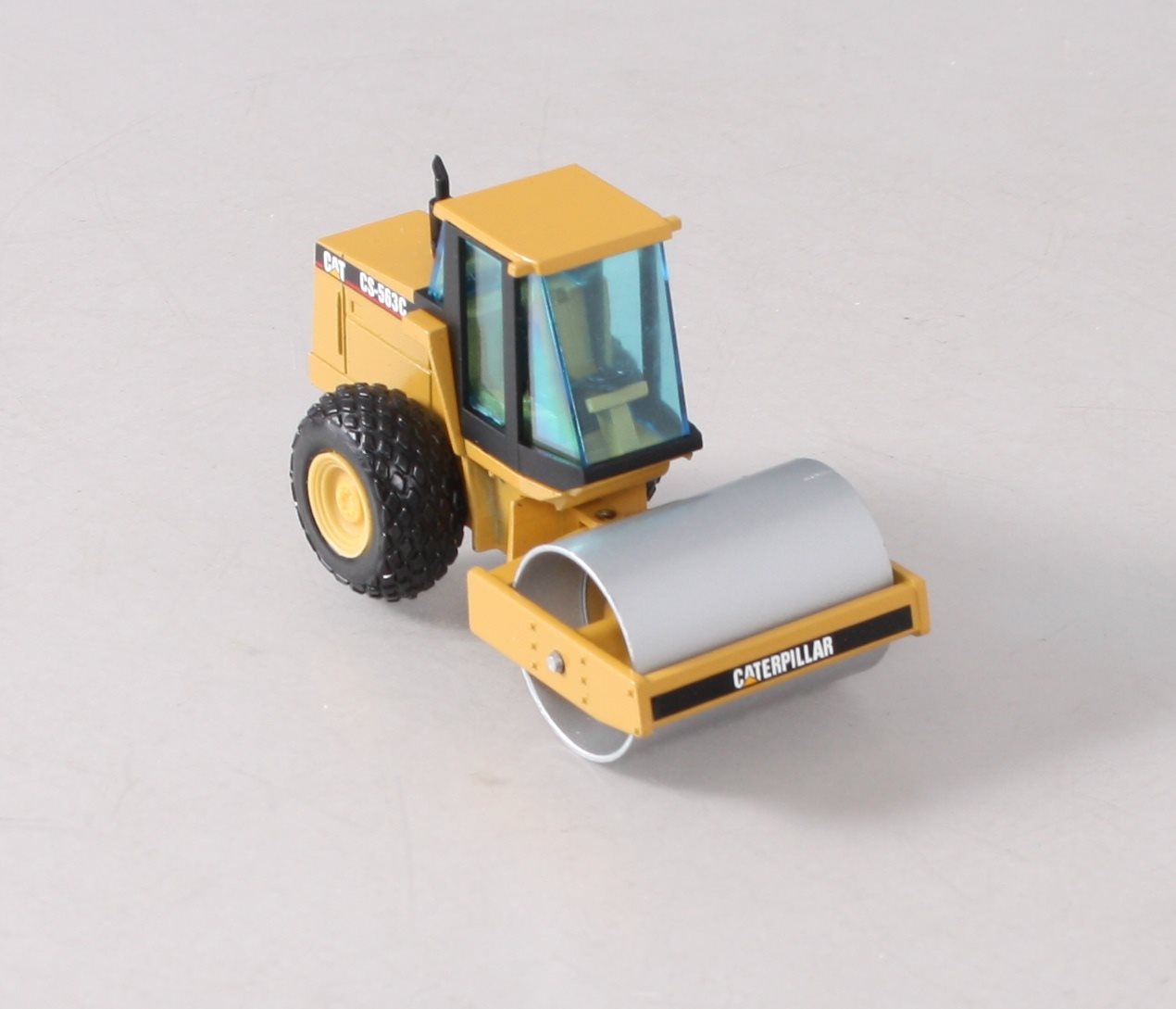 NZG 4011 1:50 Caterpillar CS-563C Vibratory Soil Compactor LN/Box