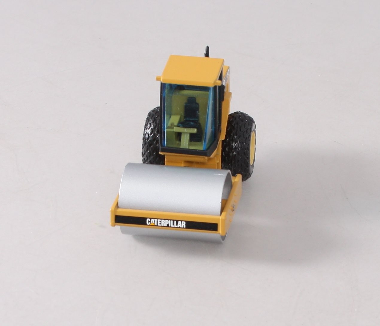 NZG 4011 1:50 Caterpillar CS-563C Vibratory Soil Compactor LN/Box